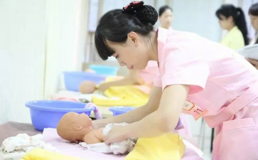 子宫内膜息肉解析：症状与切除必要性探讨