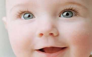 女星产后大出血，医生跪地按压子宫，血液喷涌而出